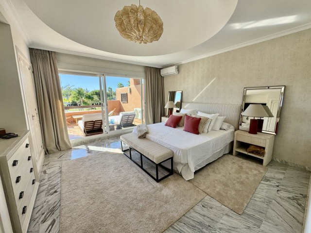 4 Bedrooms Apartment in Guadalmina Baja