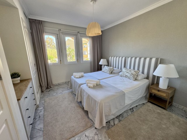 Appartement avec 4 Chambres  à Guadalmina Baja