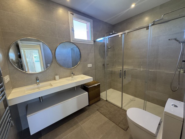 Appartement avec 4 Chambres  à Guadalmina Baja