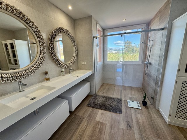 Appartement avec 4 Chambres  à Guadalmina Baja