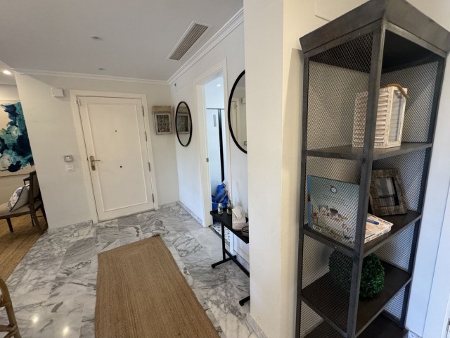 4 Bedrooms Apartment in Guadalmina Baja