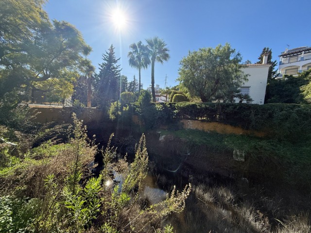  Plot in Nueva Andalucía