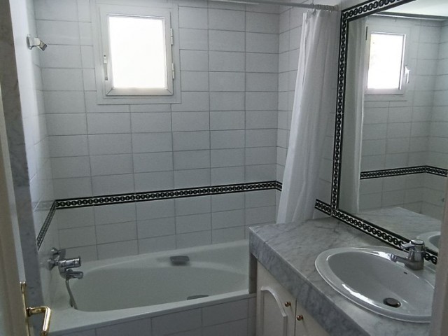 3 Soveroms Leilighet i Guadalmina Baja