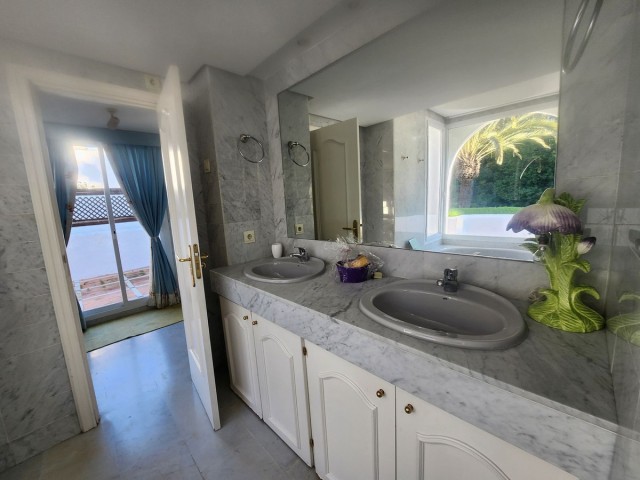 3 Makuuhuoneen Huoneisto Guadalmina Baja