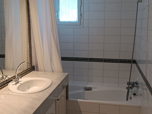 3 Bedrooms Apartment in Guadalmina Baja