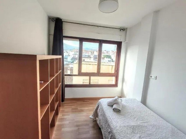 Apartamento con 3 Dormitorios  en Estepona