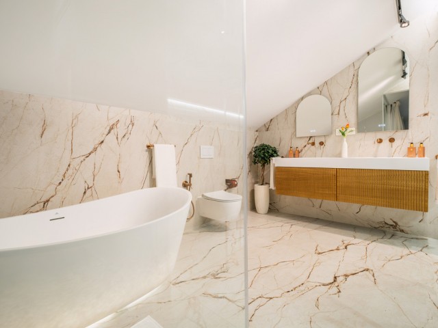 Ático con 5 Dormitorios  en Nueva Andalucía