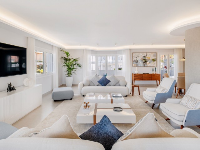 Ático con 5 Dormitorios  en Nueva Andalucía