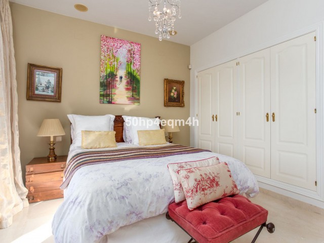 Apartamento con 2 Dormitorios  en Guadalmina Alta