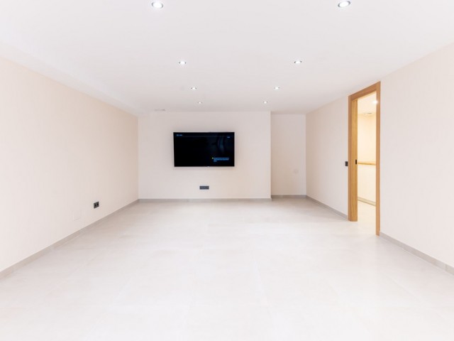 4 Bedrooms Townhouse in New Golden Mile