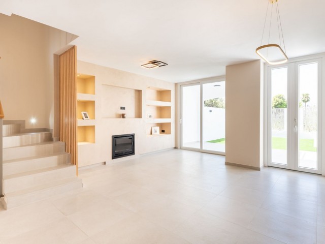 4 Bedrooms Townhouse in New Golden Mile