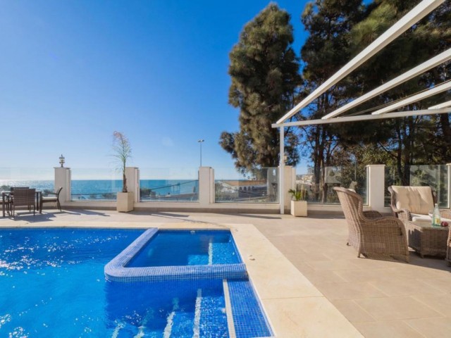 Villa avec 6 Chambres  à El Chaparral