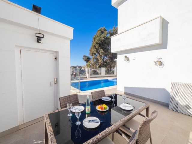 Villa avec 6 Chambres  à El Chaparral