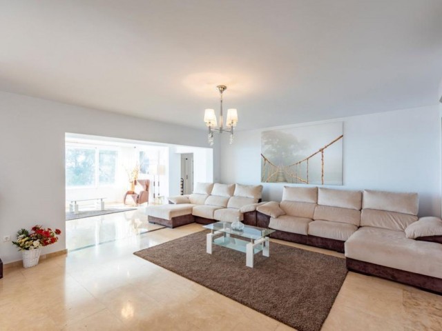 Villa avec 6 Chambres  à El Chaparral