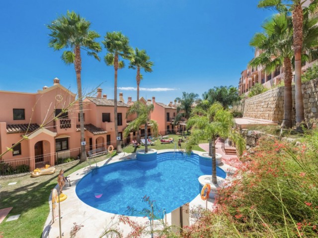 3 Bedrooms Townhouse in Estepona