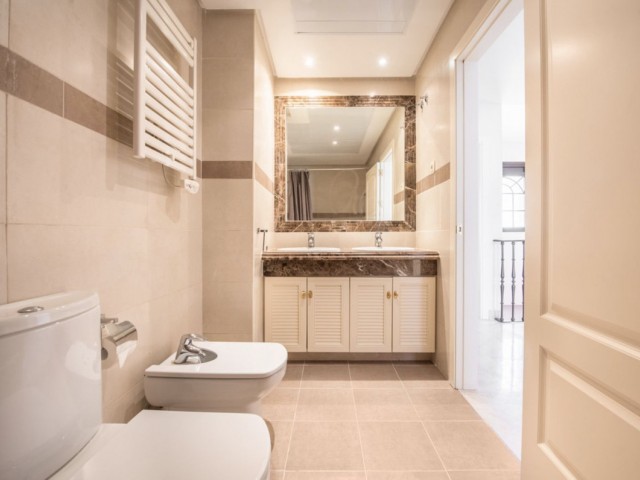 3 Bedrooms Townhouse in Estepona