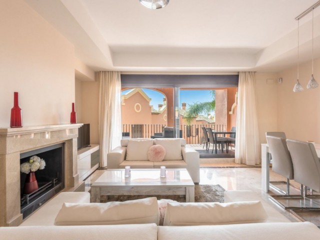 3 Bedrooms Townhouse in Estepona