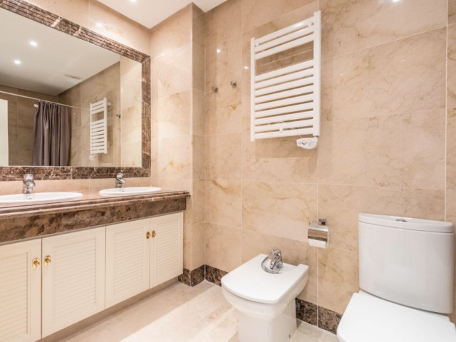 3 Bedrooms Townhouse in Estepona