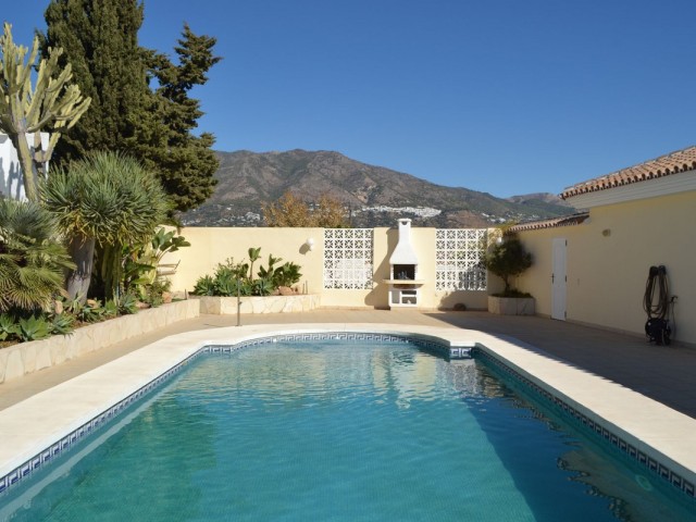 Villa con 3 Dormitorios  en Sierrezuela