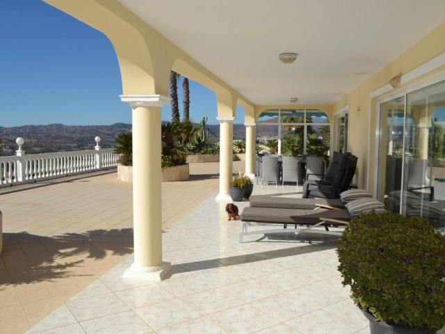 Villa con 3 Dormitorios  en Sierrezuela