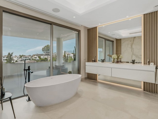 4 Soveroms Villa i Nueva Andalucía