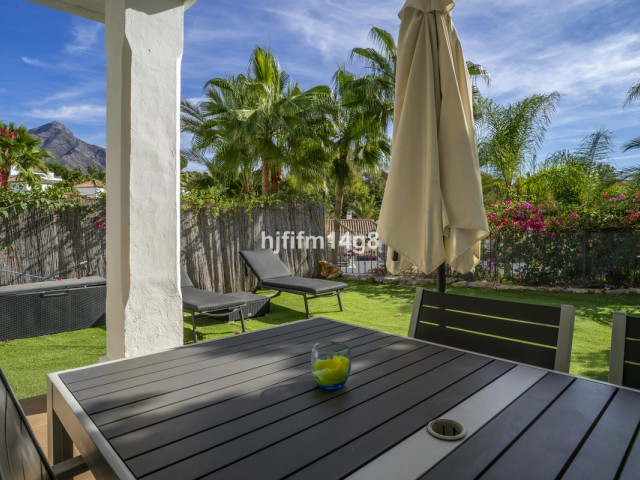 2 Bedrooms Apartment in Nueva Andalucía