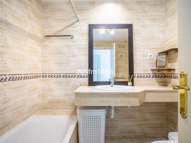 2 Bedrooms Apartment in Nueva Andalucía