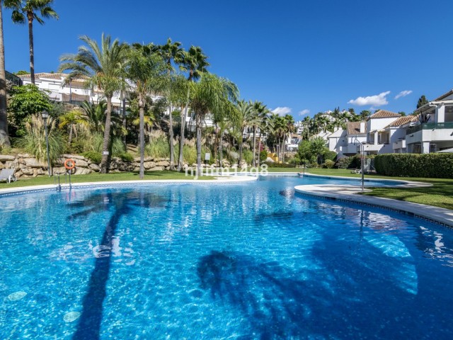 2 Bedrooms Apartment in Nueva Andalucía