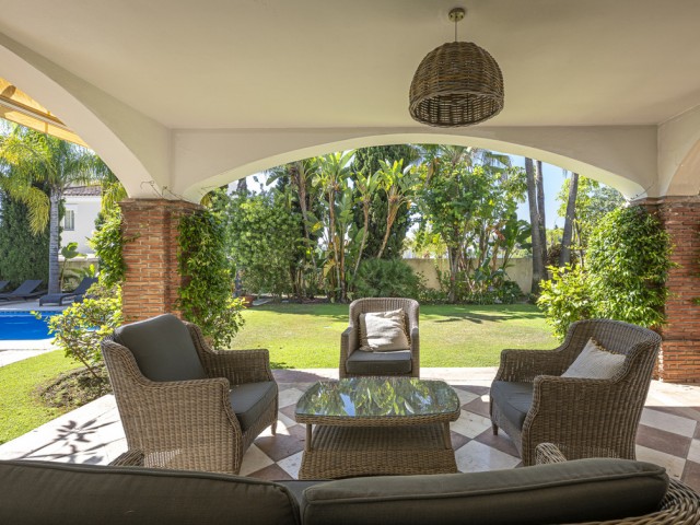 5 Bedrooms Villa in Benahavís