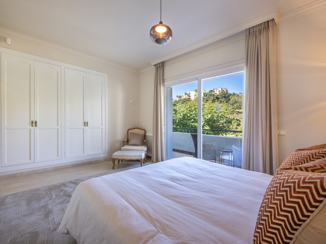 5 Bedrooms Villa in Benahavís