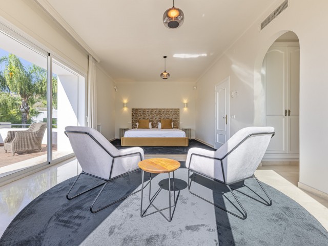 5 Bedrooms Villa in Benahavís