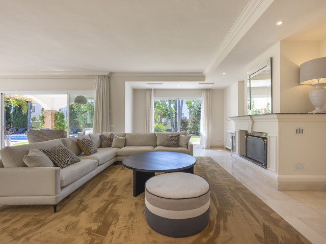 5 Bedrooms Villa in Benahavís