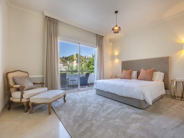 5 Bedrooms Villa in Benahavís