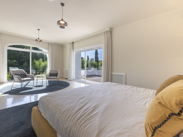 5 Bedrooms Villa in Benahavís