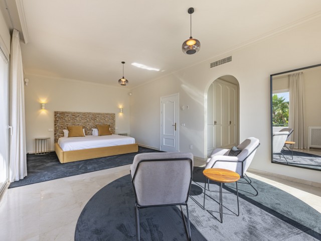 5 Bedrooms Villa in Benahavís