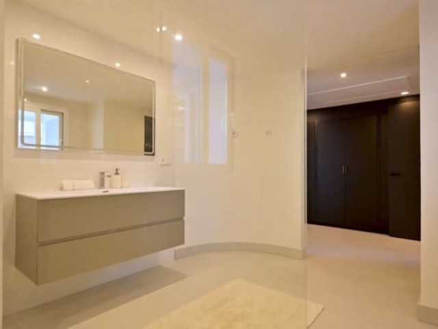 4 Bedrooms Apartment in Benalmadena Costa