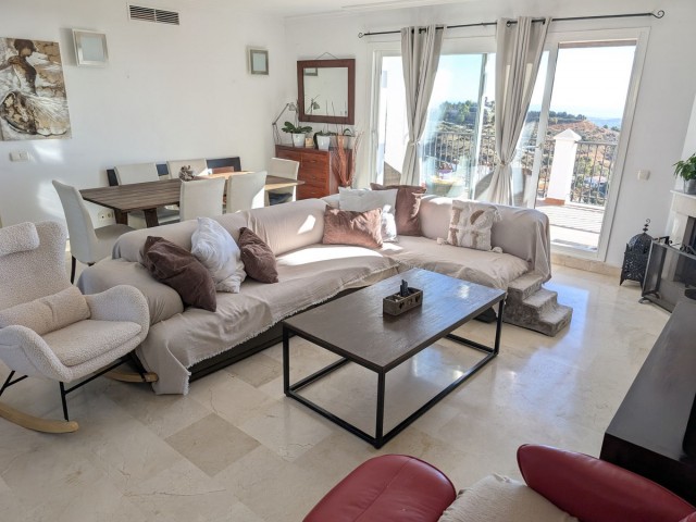 Penthouse avec 2 Chambres  à Calahonda