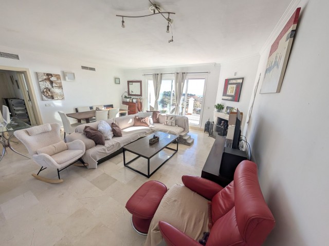 Penthouse avec 2 Chambres  à Calahonda