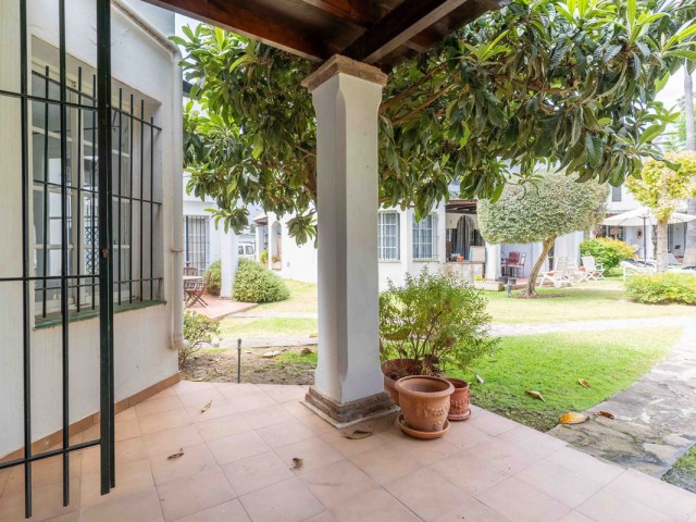 Maison mitoyenne avec 3 Chambres  à Nueva Andalucía