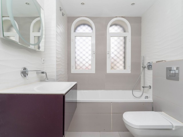 Maison mitoyenne avec 3 Chambres  à Nueva Andalucía