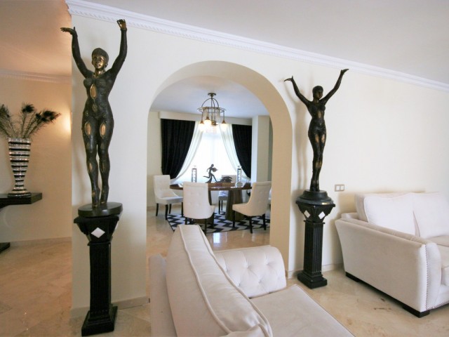 Kattohuoneisto Guadalmina Alta