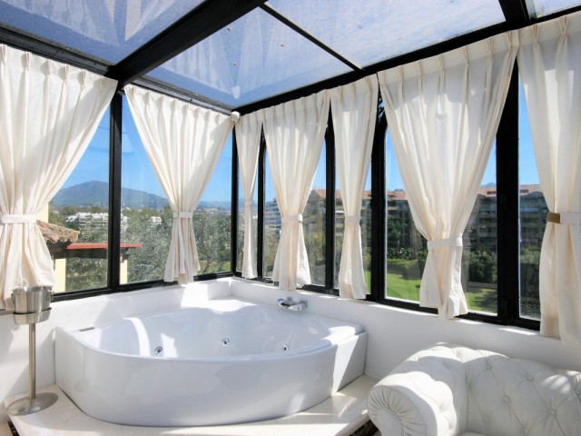 Kattohuoneisto Guadalmina Alta