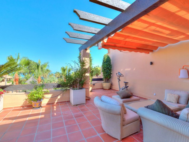 Penthouse avec 3 Chambres  à San Pedro de Alcántara