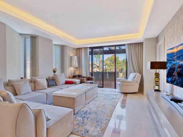 Penthouse avec 3 Chambres  à San Pedro de Alcántara