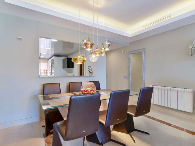 Penthouse avec 3 Chambres  à San Pedro de Alcántara