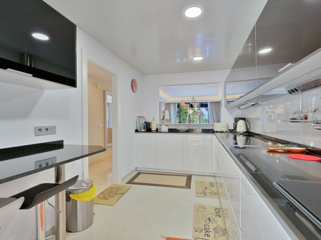 Penthouse avec 3 Chambres  à San Pedro de Alcántara