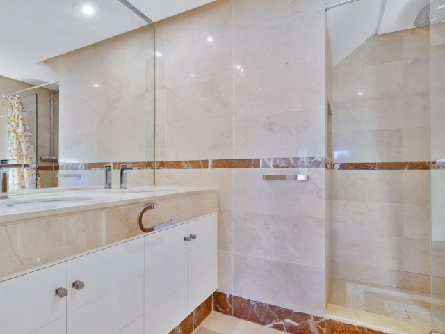 Penthouse avec 3 Chambres  à San Pedro de Alcántara