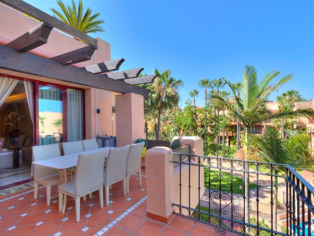 Penthouse avec 3 Chambres  à San Pedro de Alcántara