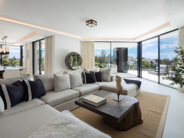 5 Bedrooms Villa in Benahavís