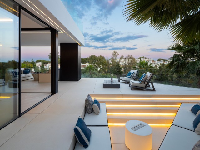 5 Bedrooms Villa in Benahavís